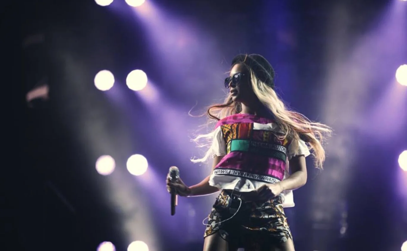 Rehearsing for the Mrs. Carter tour in a ChiChia London tee