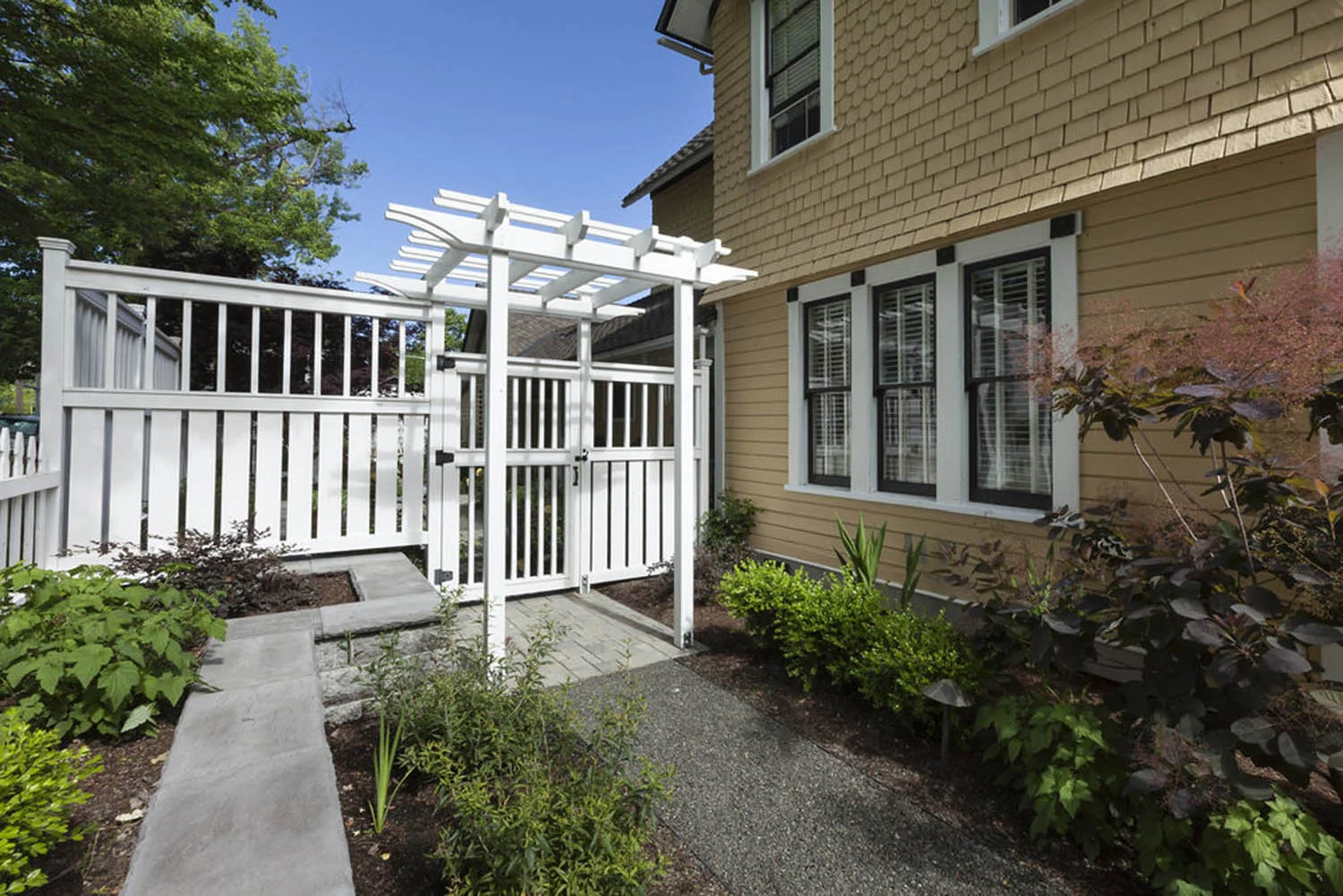 Solid_Ground_Landscape_Arbor_003.jpg