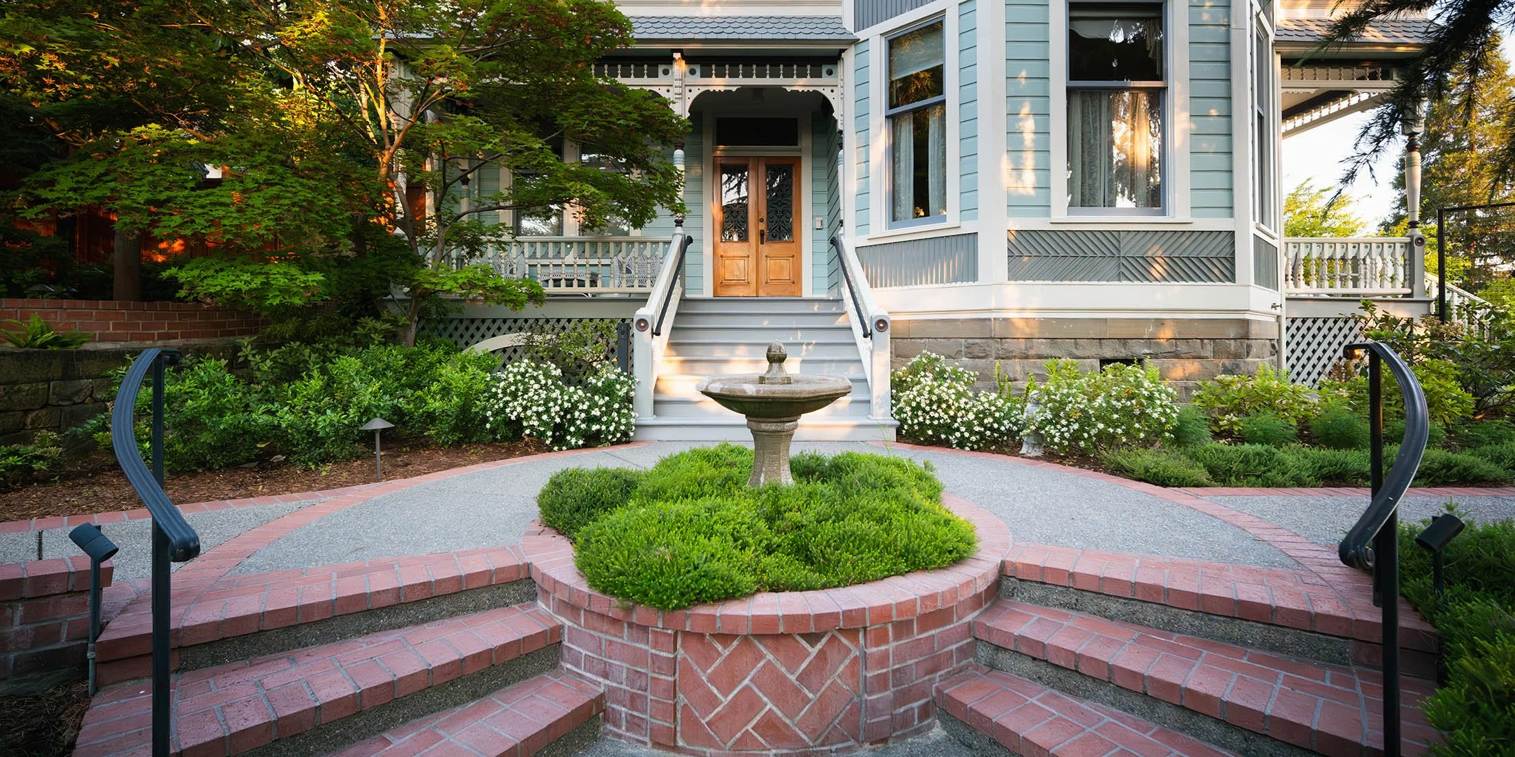 gresham_060825_009_2x1_web.jpg