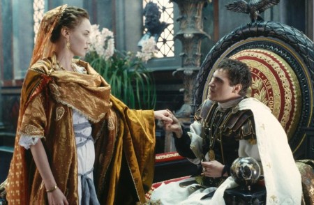 still-of-connie-nielsen-and-joaquin-phoenix-in-gladiatorul-gladiator-1688669938.jpg