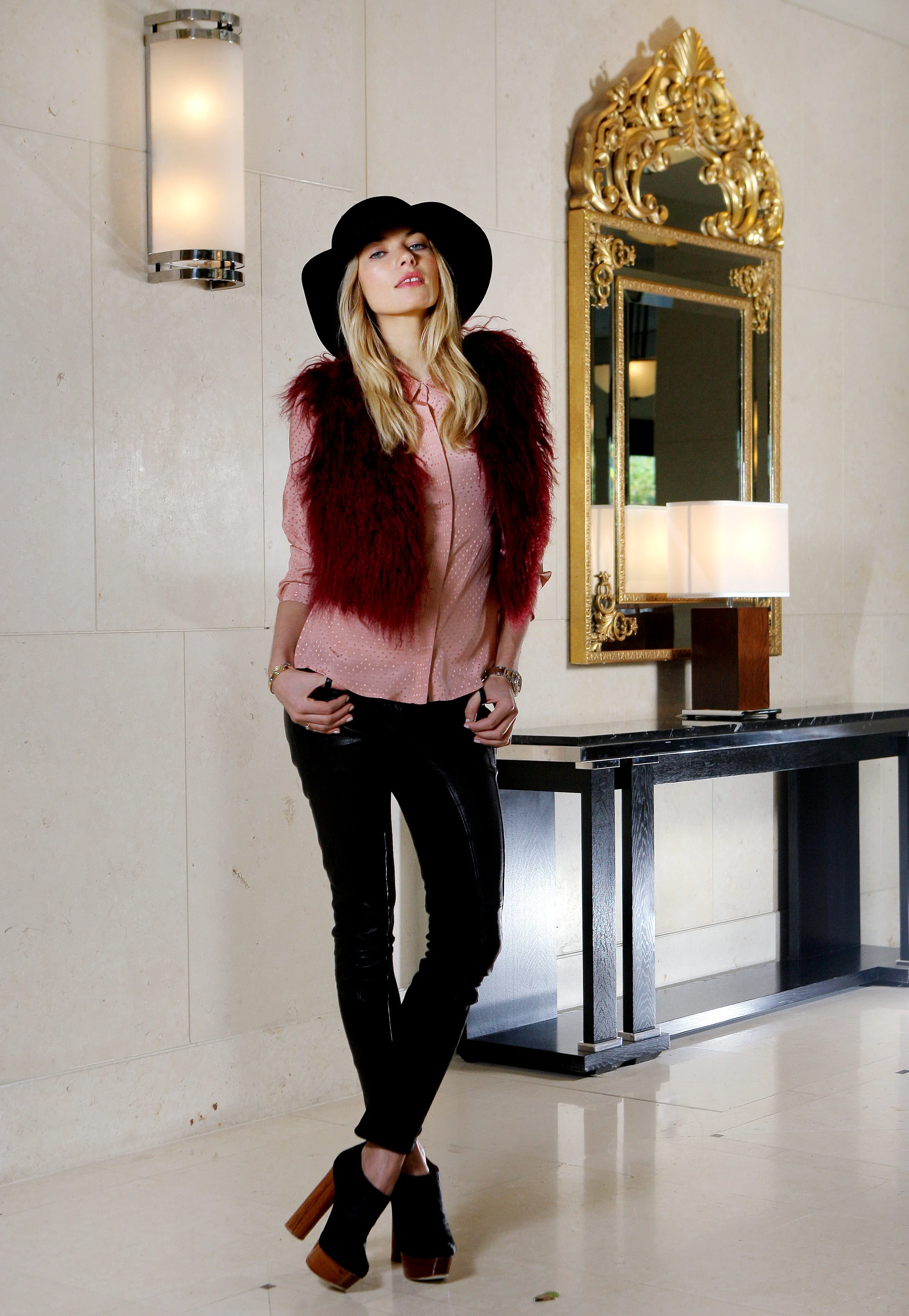 JESS HART-F13856361-372096.JPG