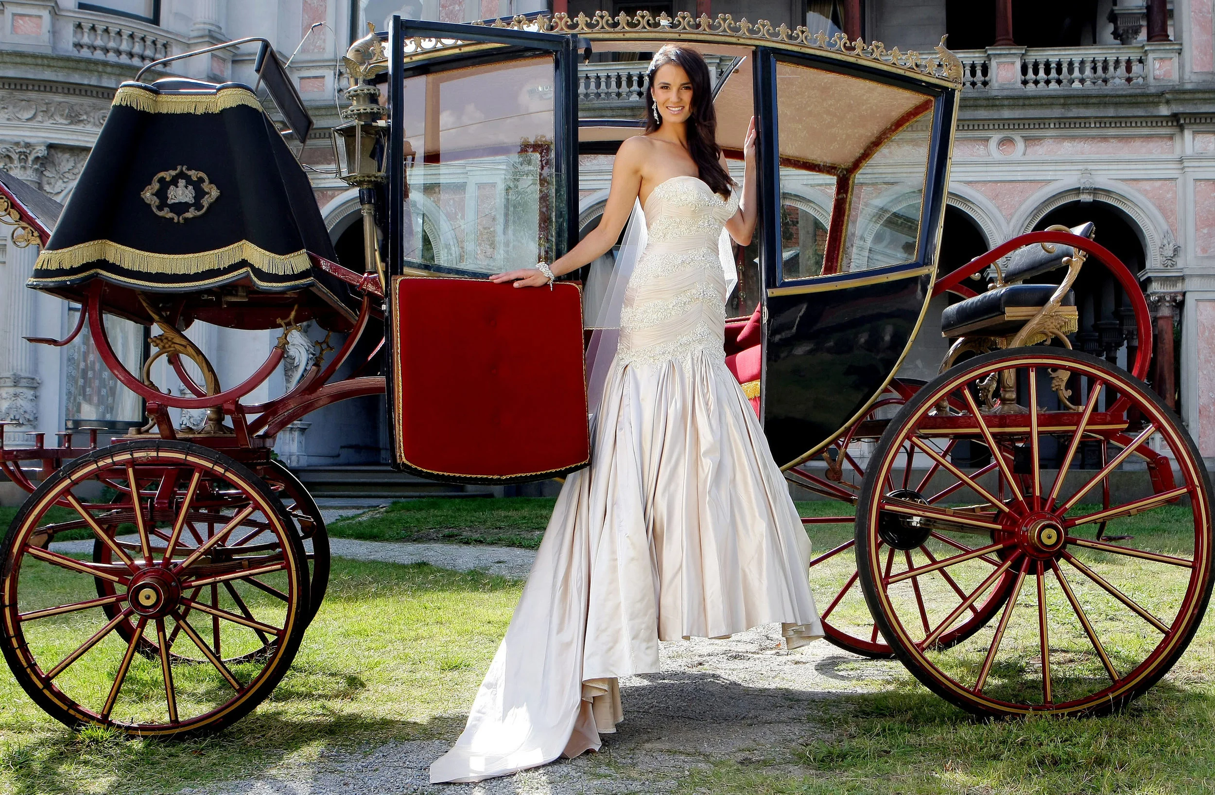 WEDDING DRESS-F11458250-371818.JPG