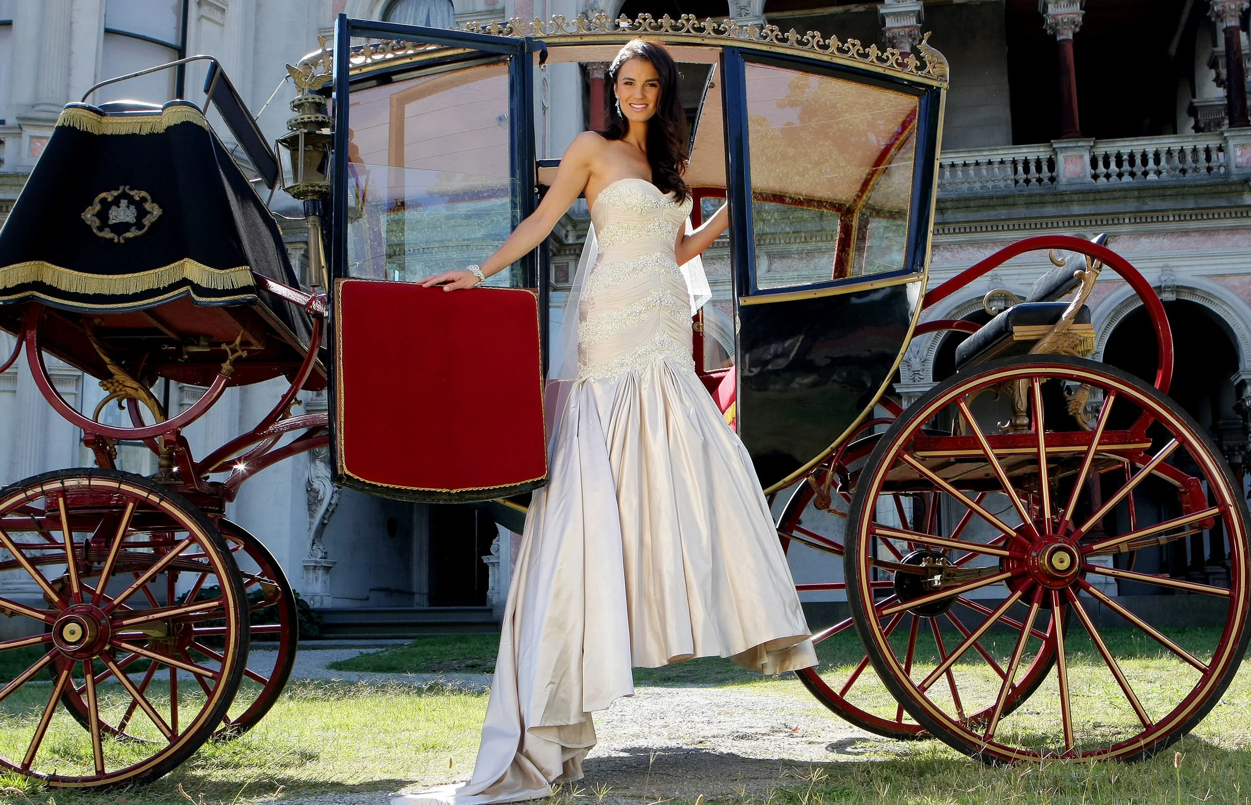 WEDDING DRESS-F11458254-371820.JPG