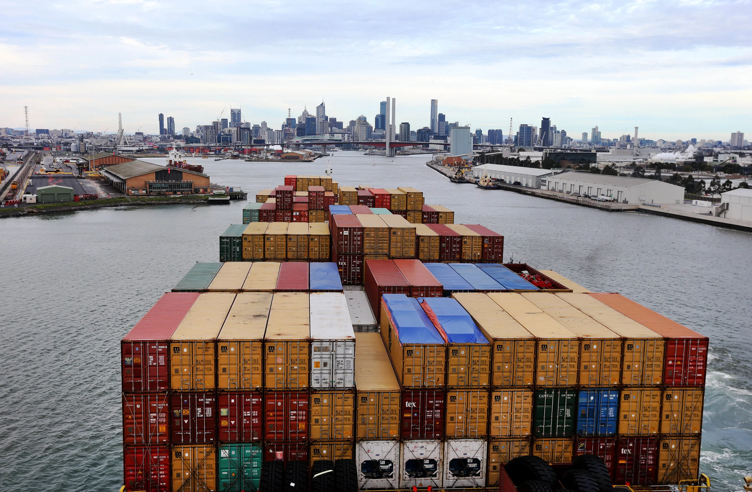 PILOT BOAT-P1861399-270900.JPG