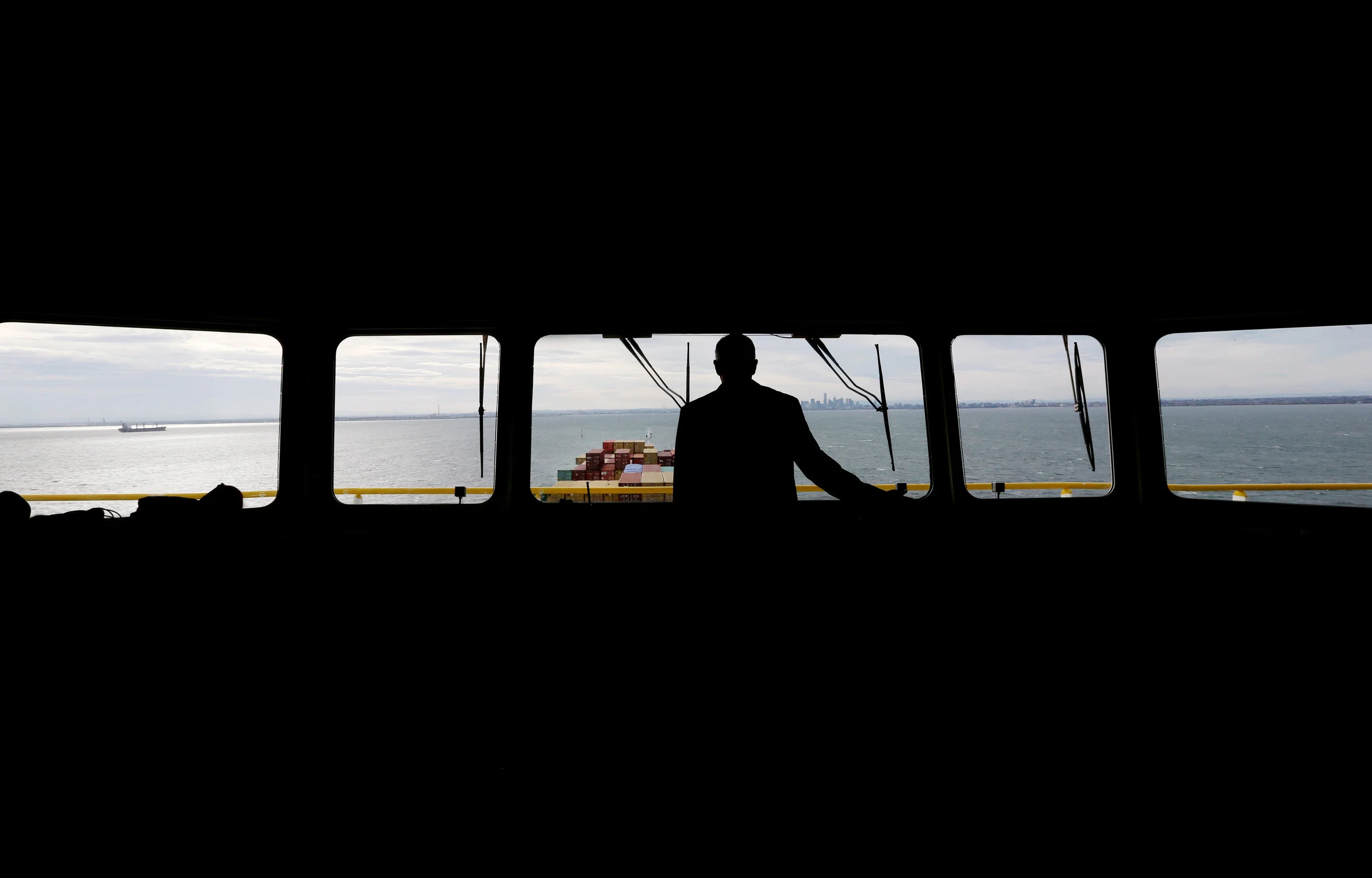 PILOT BOAT-P1762760-282808.JPG