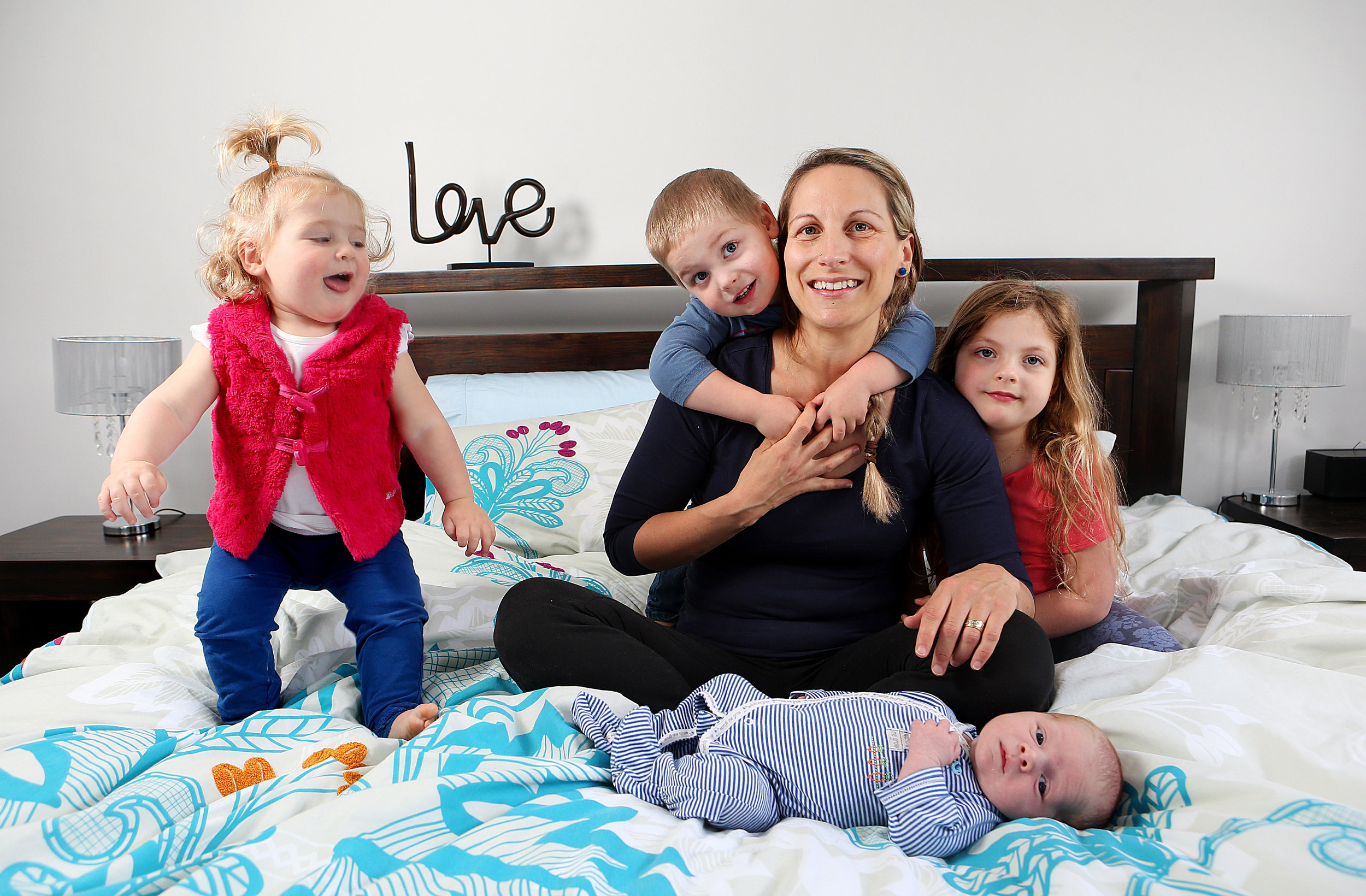 BIRTH PHOTOGRAPHY BECOMES INCREASING POPULAR-P2184826-194401.JPG