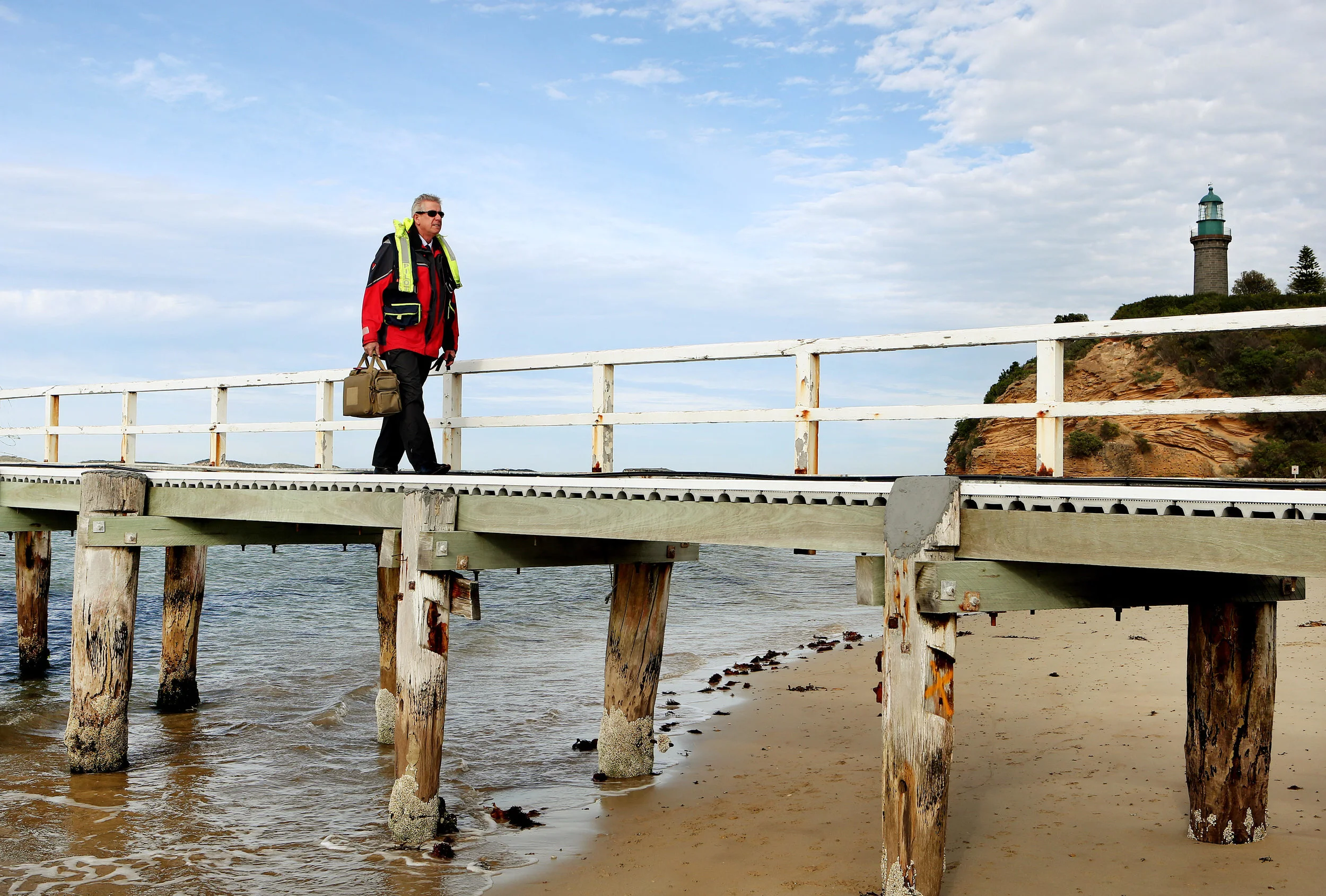 PILOT BOAT-P1762737-282511.JPG