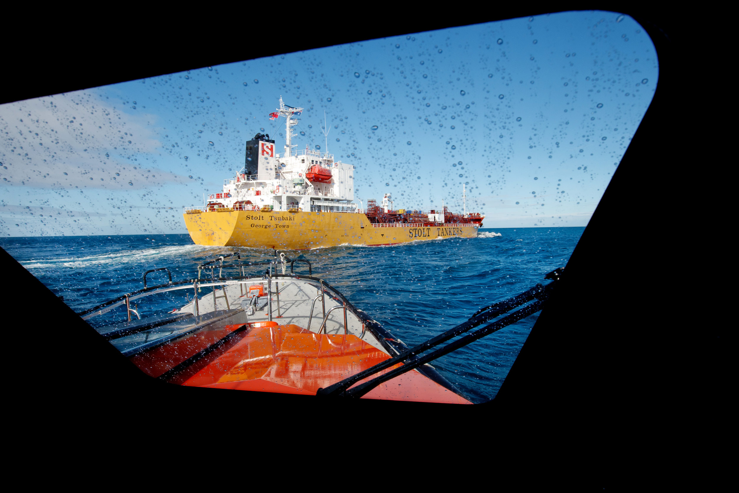 PILOT BOAT-P1762682-285202.JPG