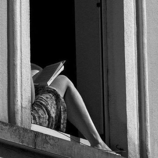 She’s not just reading. She is expected to marry the nephew of a very rich woman but knows that such a union will destroy her creativity and sense of self-worth. Instead, she becomes involved with a charming but penniless apprentice lawyer who gives her the knowledge of the heart she needs for her future career as a novelist. Her family strongly disapproves in their relationship and her sense of duty and honor are tested.
#reading #readersofinstagram #becomingjane #midlife #emptynesters Photographer unknown.