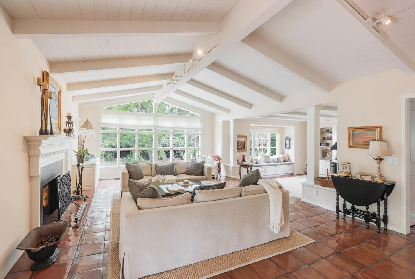 Living Room.jpg