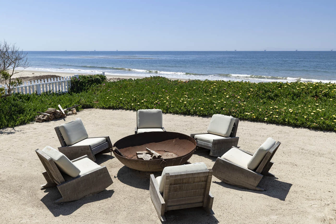 Outdoor firepit.jpg