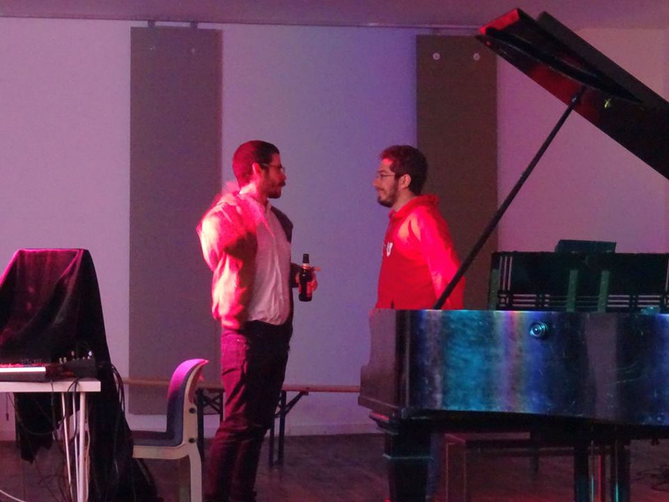 Roy F Guzman (left), Performer Leo Svirsky (right) at Studio Loos, photo by Willem Minderhout