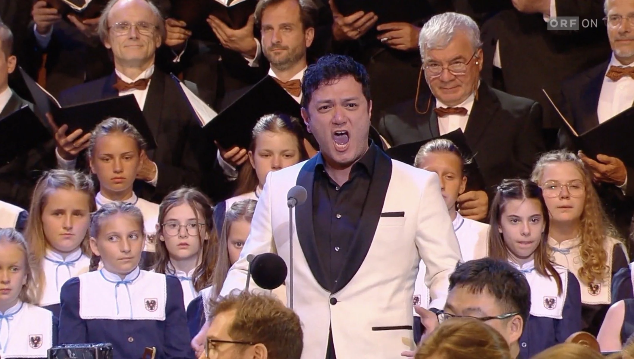 NICK OPENS 20TH GRAFENEGG FESTIVAL PERFORMING ORFF’S CARMINA BURANA WITH PHILHARMONIA ORCHESTRA AND CRISTIAN MĂCELARU
