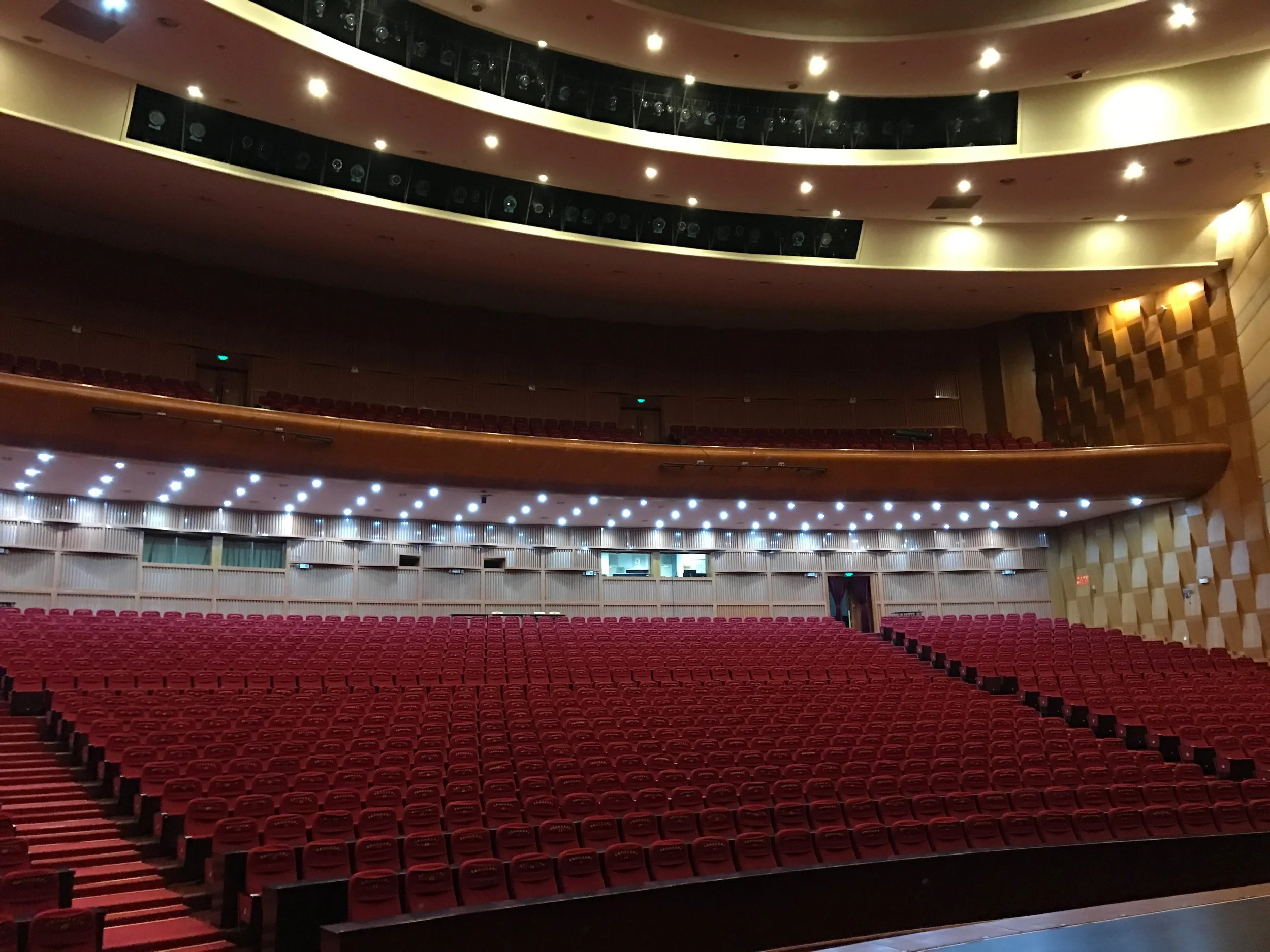 As performers facing this breath taking size of an audience is absolutely magical and the house was FULL.