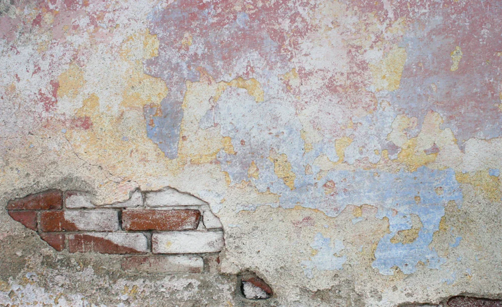 dilapidated wall in Havana .jpg