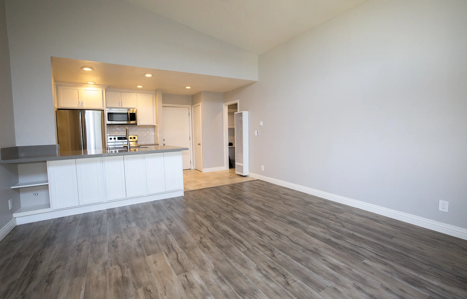 Livingroom2 (1).jpg