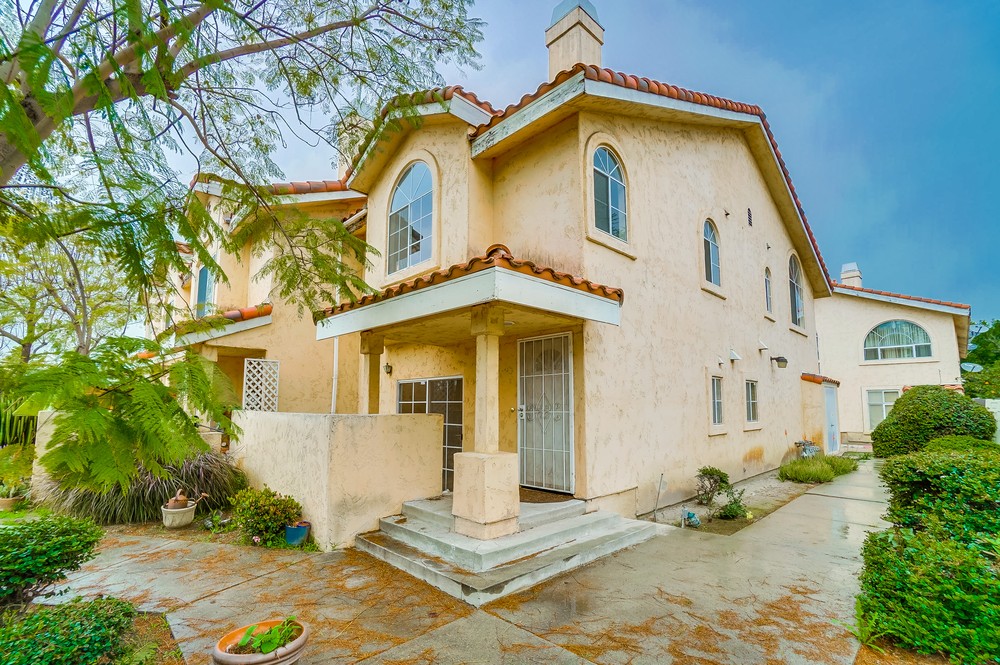 8612-ramona-st-002_web.jpg