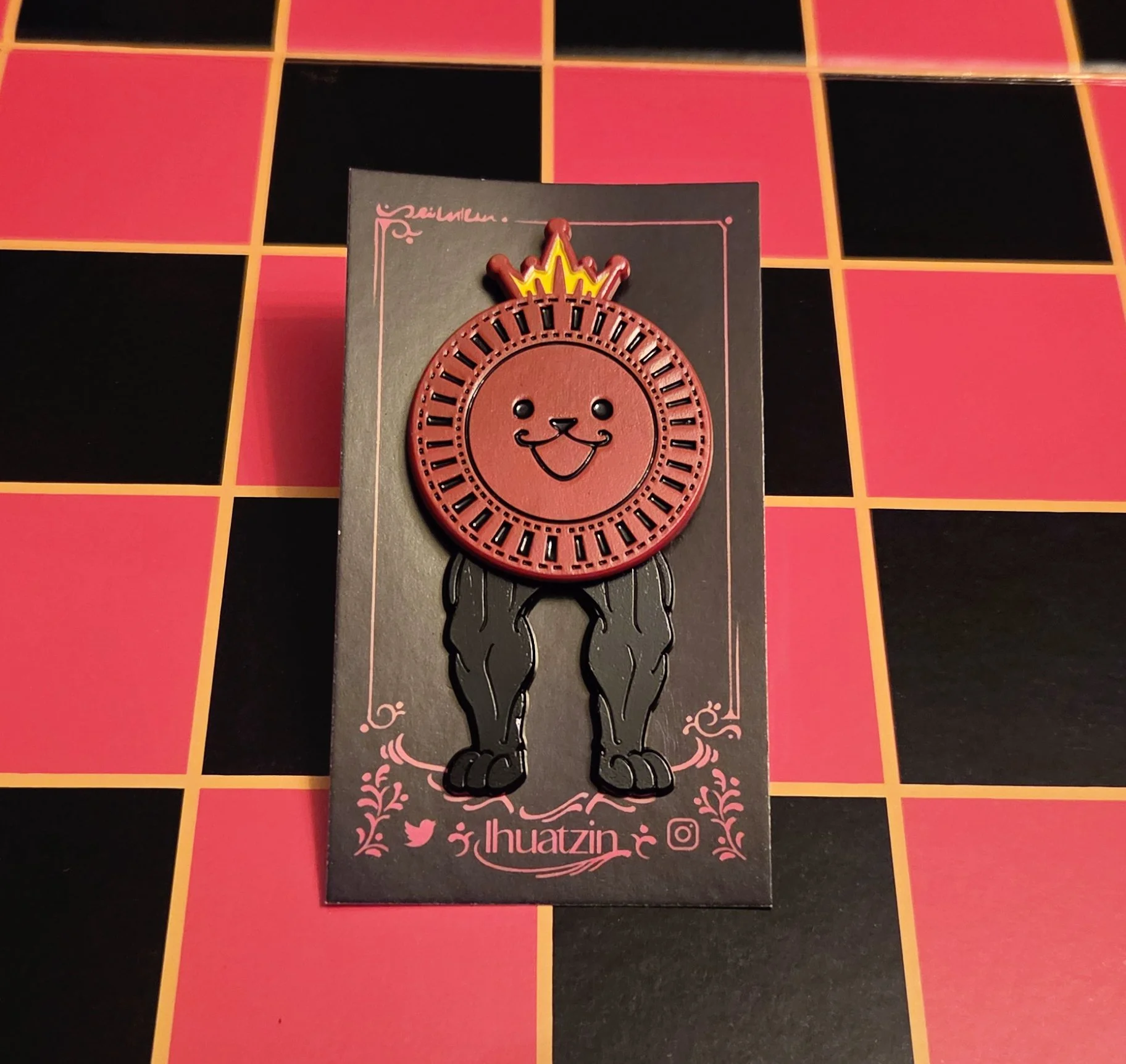 King Round Sliding Dyed Soft Enamel Pin