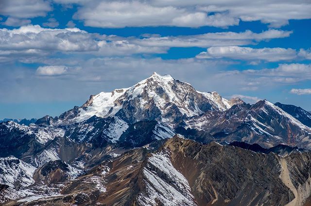 Welcome to the Cordillera Real of #Bolivia. And the star mountain, Huayna Potosi, that stands at 6,088 meters high (19,974 ft). #nature #mountain #6000meters #travel #travelledworld #travelphotography #landscape #photography #landscapephotography #na