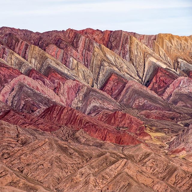 Easily one of the most interesting mountain landscapes I have ever seen. Rainbow mountain in Peru has nothing on this &ldquo;14&rdquo; colored mountain in northern #Argentina. Can you count the 14 colors? #humahuaca #jujuy #travel #travelledworld #na
