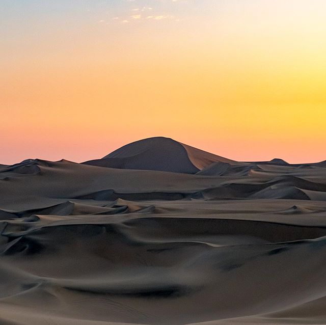 Sunset in the desert. Dunes and color equals a glorious evening. #huacachina #peru #sunset #desert #dunes #adventure #adventuretravel #outdoors #photography #travelphotography #nature #naturephotography #landscape #landscapephotography #fuji #travel 