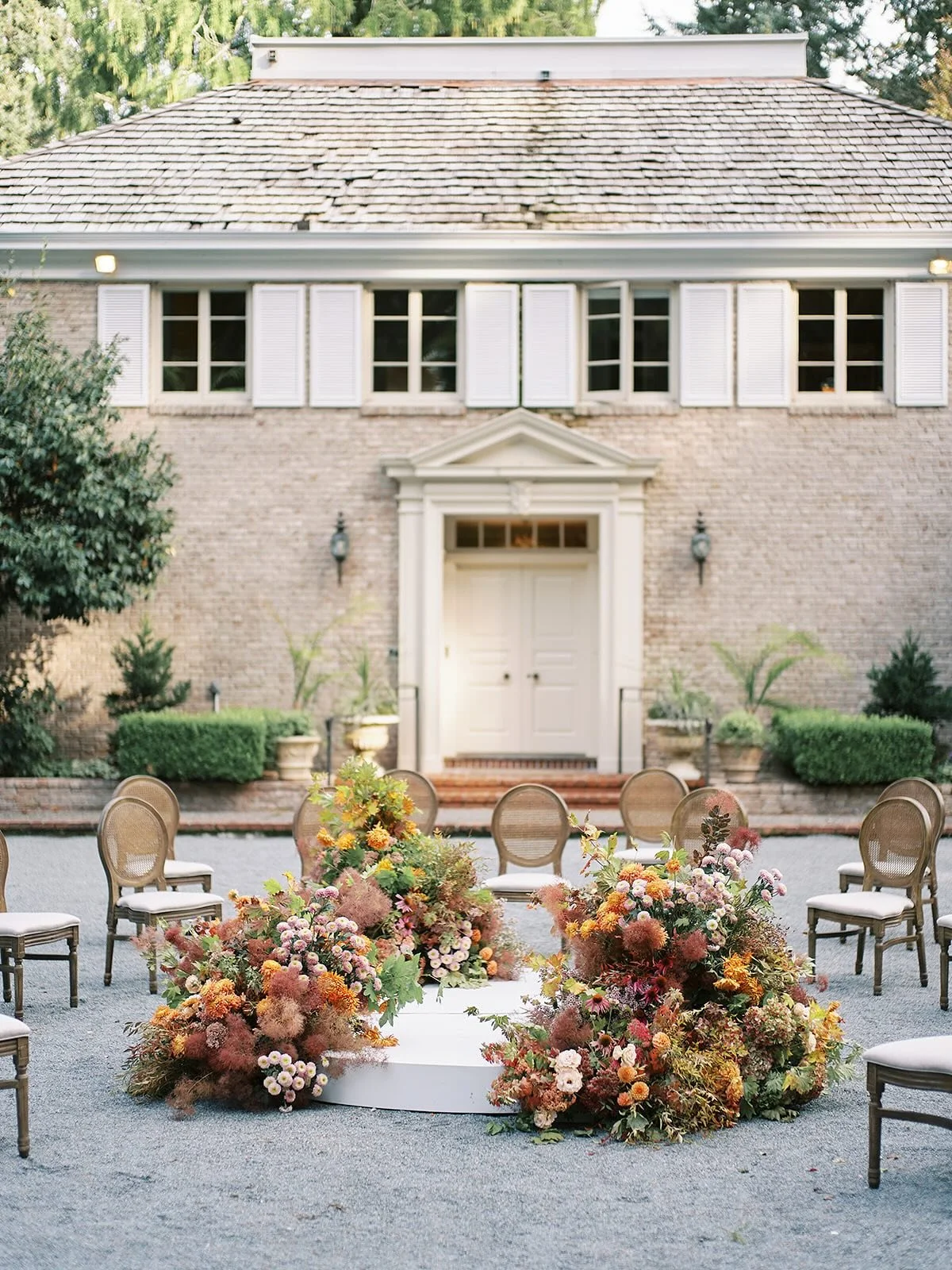 I’d always wanted to make a “ceremony in the round” design with florals. It creates such a personal and immersive experience between the couple and their closest loved ones as they make their most important vows. There are so many f