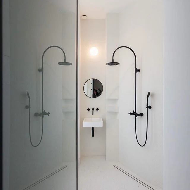 Salle de bain dans un appartement haussmannien #atelieruoa #bathroom #instaarchitecture #instainteriordesign #instadecoration #paris #architecture #design #architects #project #architecturelovers #architecturephotography #architecturedesign #architec