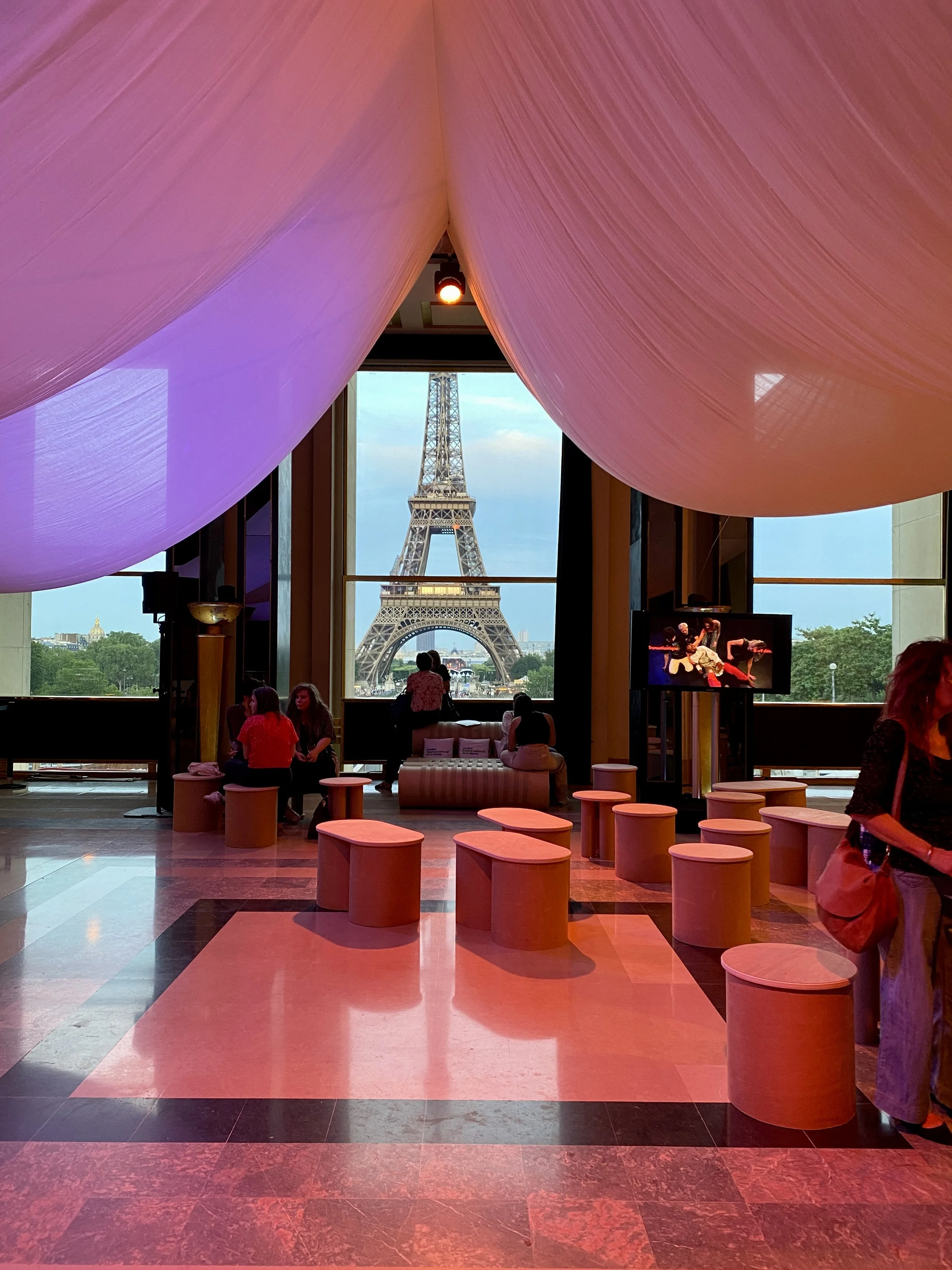 Aménagement mobilier accueil théâtre Chaillot 6.jpeg