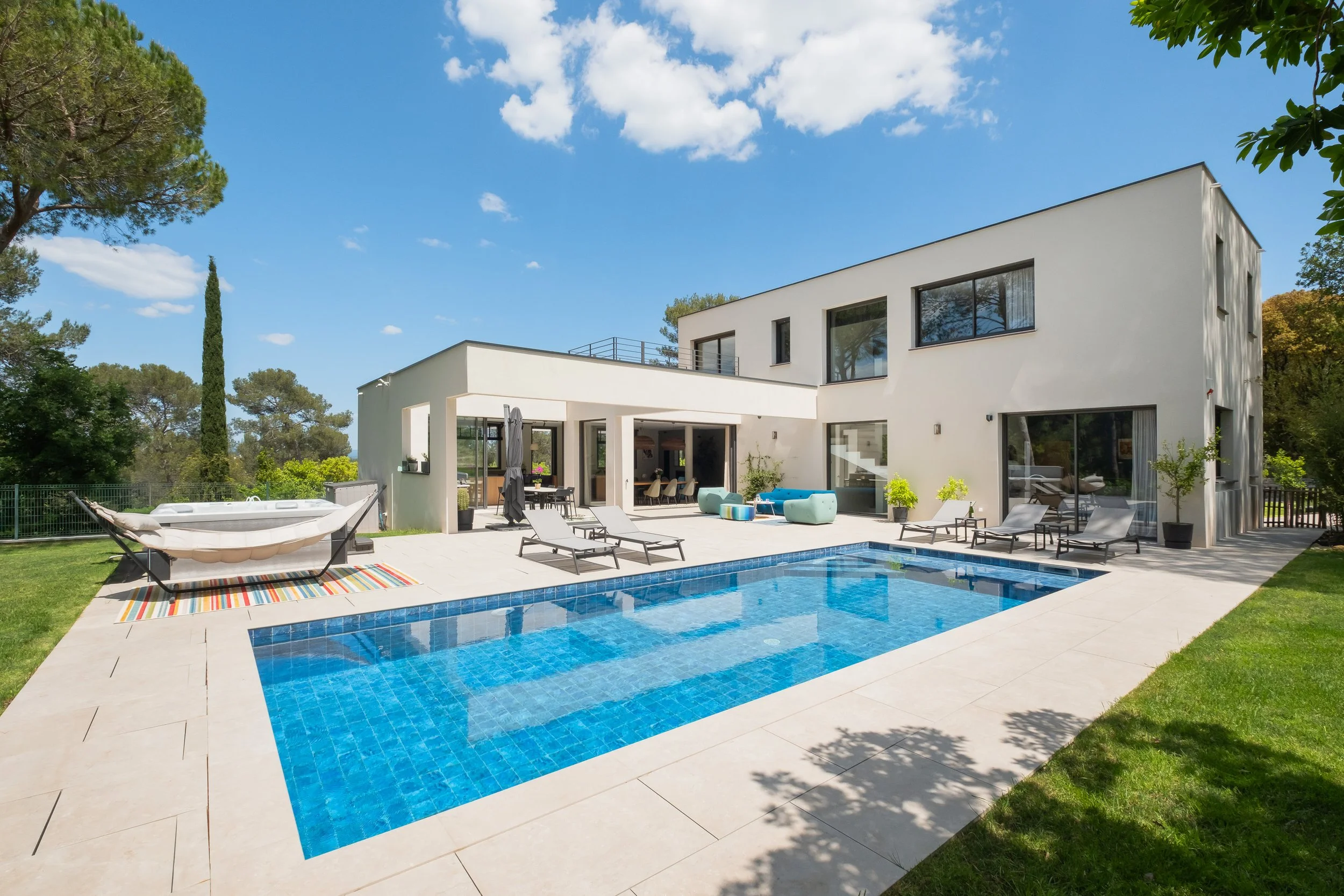 SOTHEBY'S - VILLA MODERNE - MONTFERRIER-SUR-LEZ-19.jpg