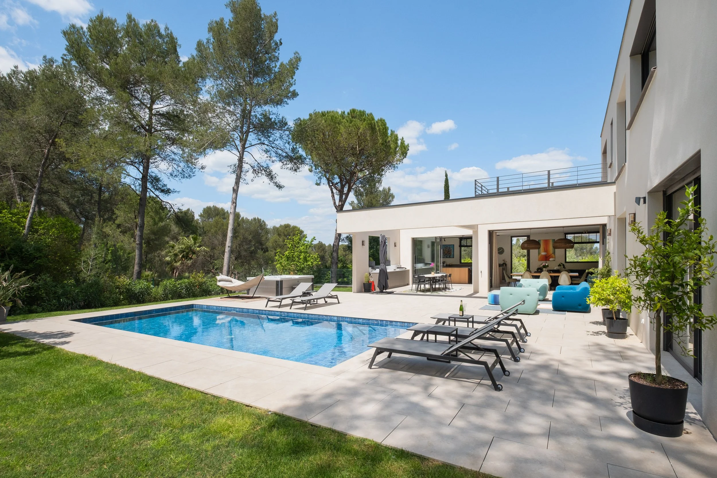 SOTHEBY'S - VILLA MODERNE - MONTFERRIER-SUR-LEZ-20.jpg
