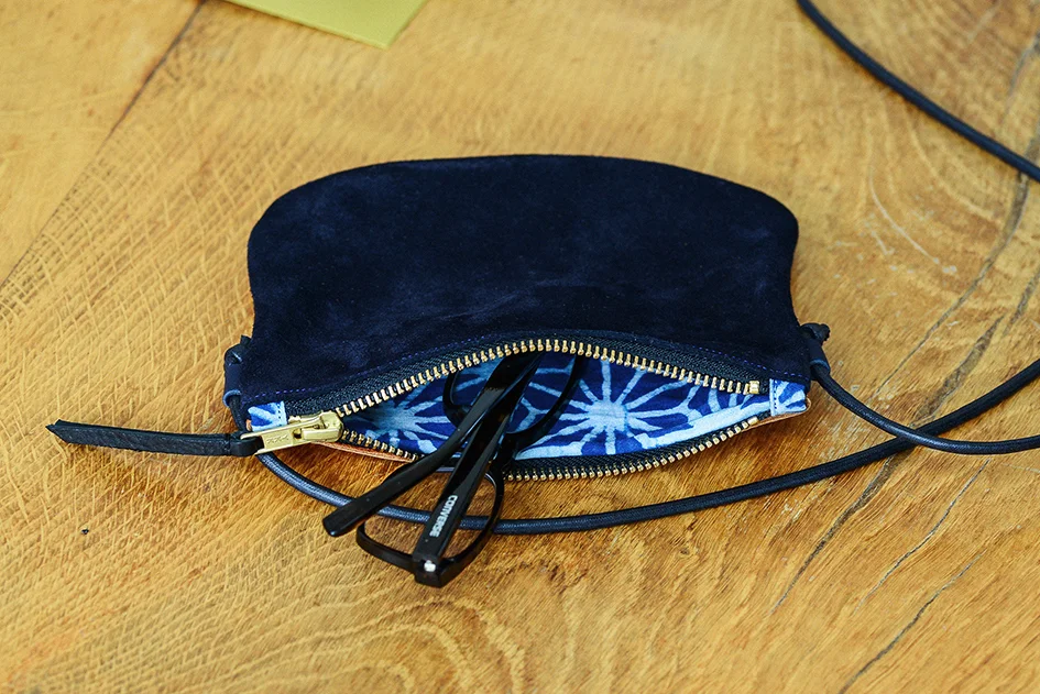 Cross_body_tan-navy_3.jpg