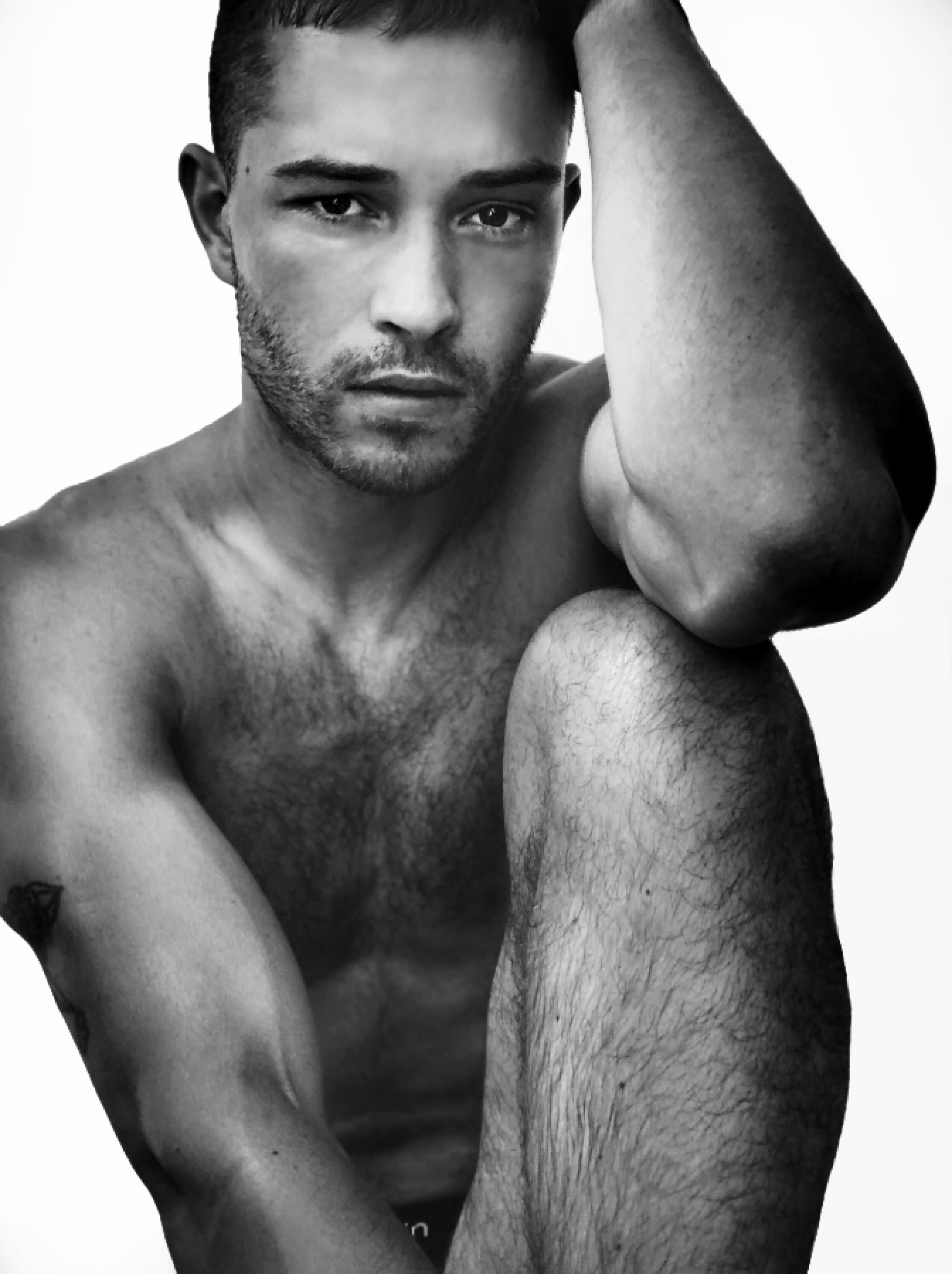 lofficiel-hommes-x-calvin-klein-517480.2000x0.png