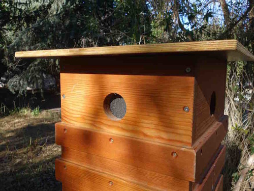 Le toit positionné sur le module coussin isolant