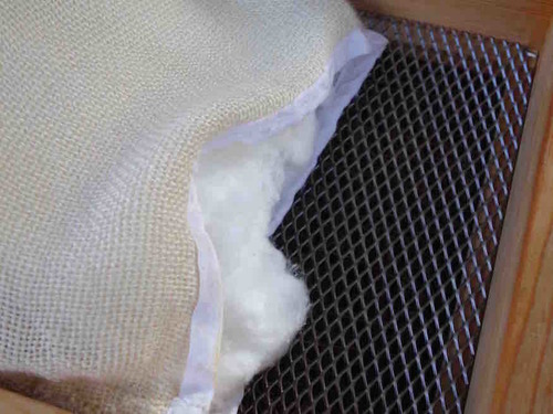 Le coussin et son support métallique