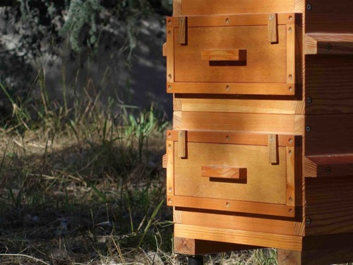 Hausses empilées sur le plancher