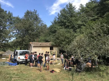 2 journées lycéens, fabrication en bois de toilettes sèches, septembre 2017, Céret Organisation : Émilie Drouin, Xavier Abel