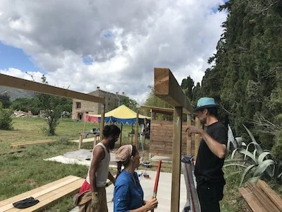 Chantier participatif construction rucher mas Alavall, mars 2018 Organisateur : Xavier Bonarjee