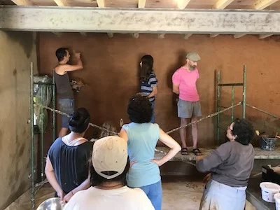Chantier enduits terre, mas Alavall, juin 2018 Animateur : Matthieu Salles