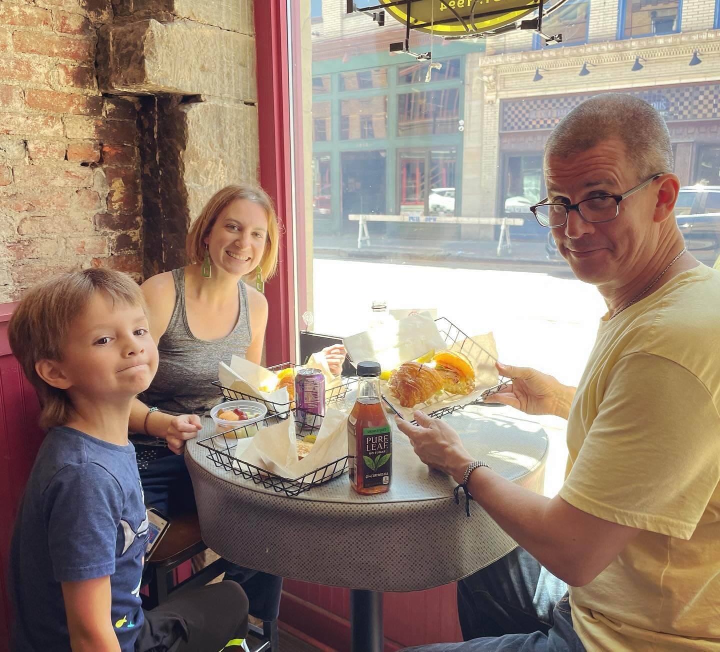 Kevin, Lindsay, and Rowan enjoying their first schnikelheimer of 2022! You know what that means&hellip;PNME is BACK!! Check the link in our bio to come see us this July! #pnme #yum #summer #summer2022 #funinthesun