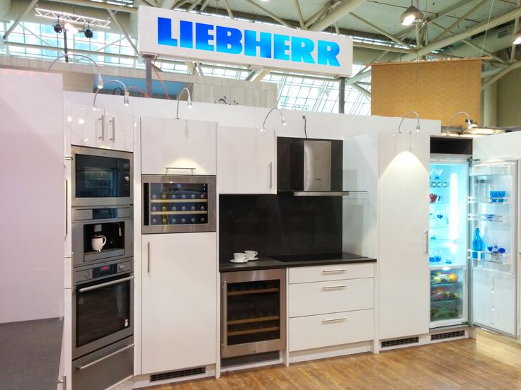 e7ebc72e25c2c3845e5de8bfb0e2e622--freezers-white-kitchens.jpg