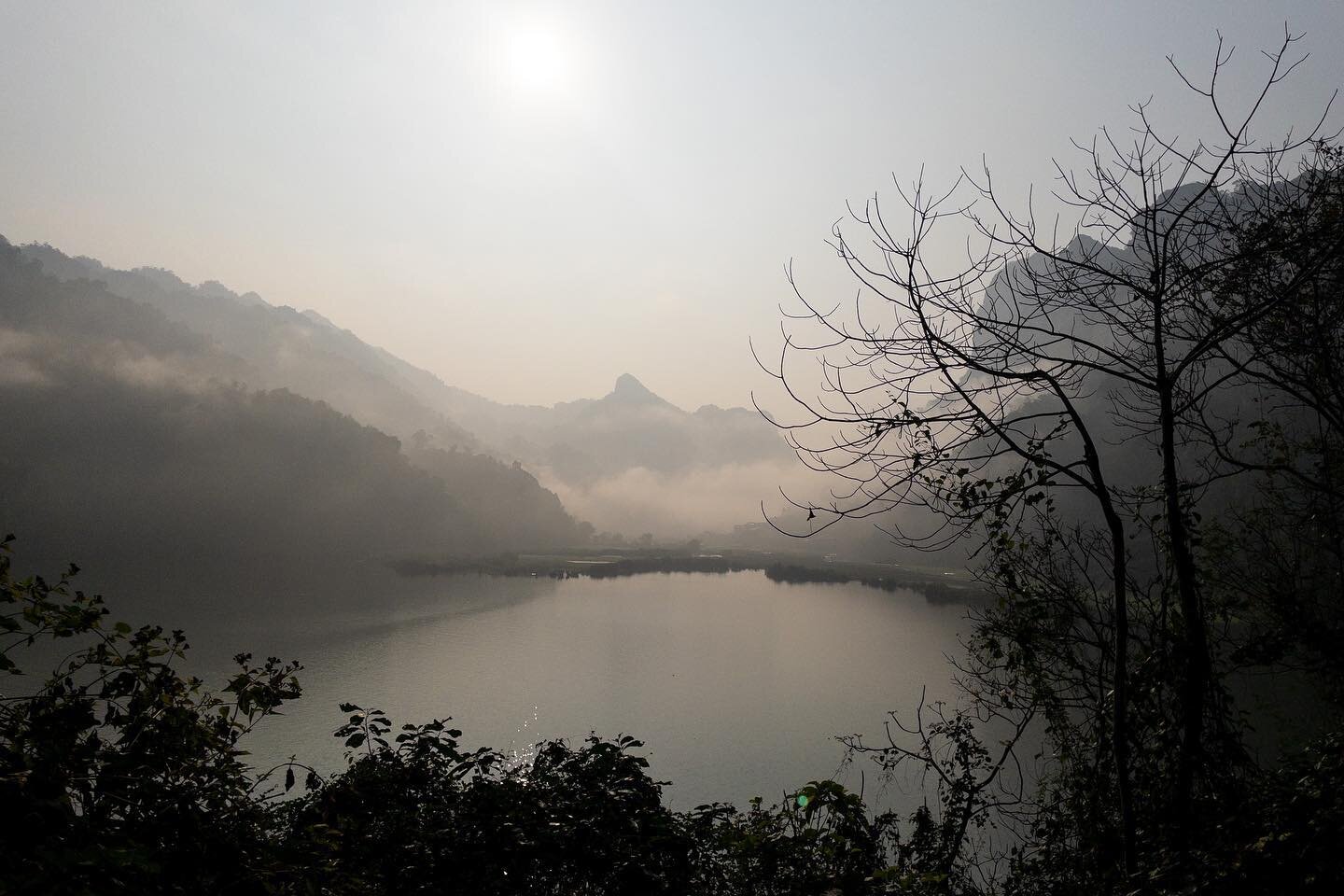 Sunshine breaks through as the fog lifts on a beautiful morning at Ba Be lake this morning. I&rsquo;m cycling in Northern Vietnam again and I absolutely love it when the light puts on a show. #babelake #babểlake #fog #sunrise #moody #vietnamtravel #v