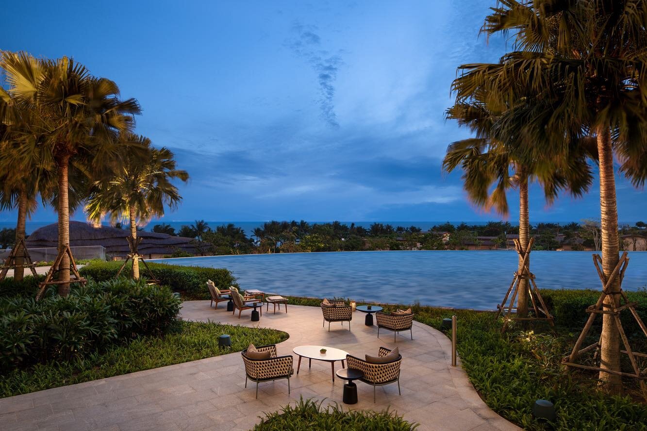 This is the last of the before and after retouching images that I&rsquo;ll be sharing from my latest blog post (link in bio) about my recent shoot for New World Hoiana Beach Resort. For this dusk shot of The Common outdoor seating area the main issue