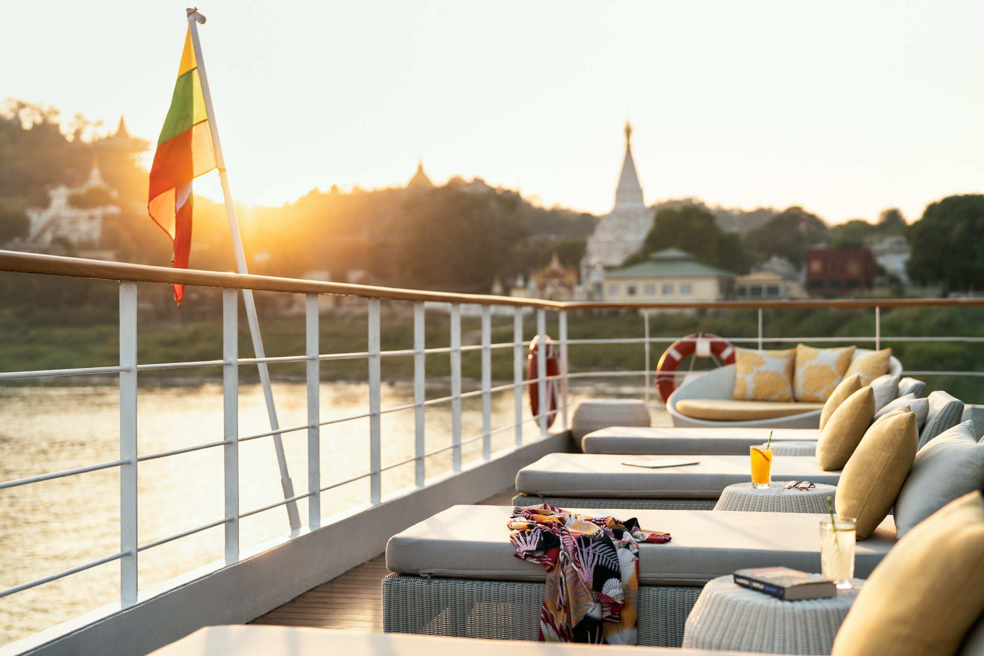 03b_Final_TGB_20190213_TheStrandCruise_Stills_01099_Final_Web.jpg