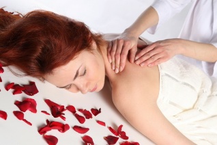 rose-petal--relax--girls--massage_3267965.jpg