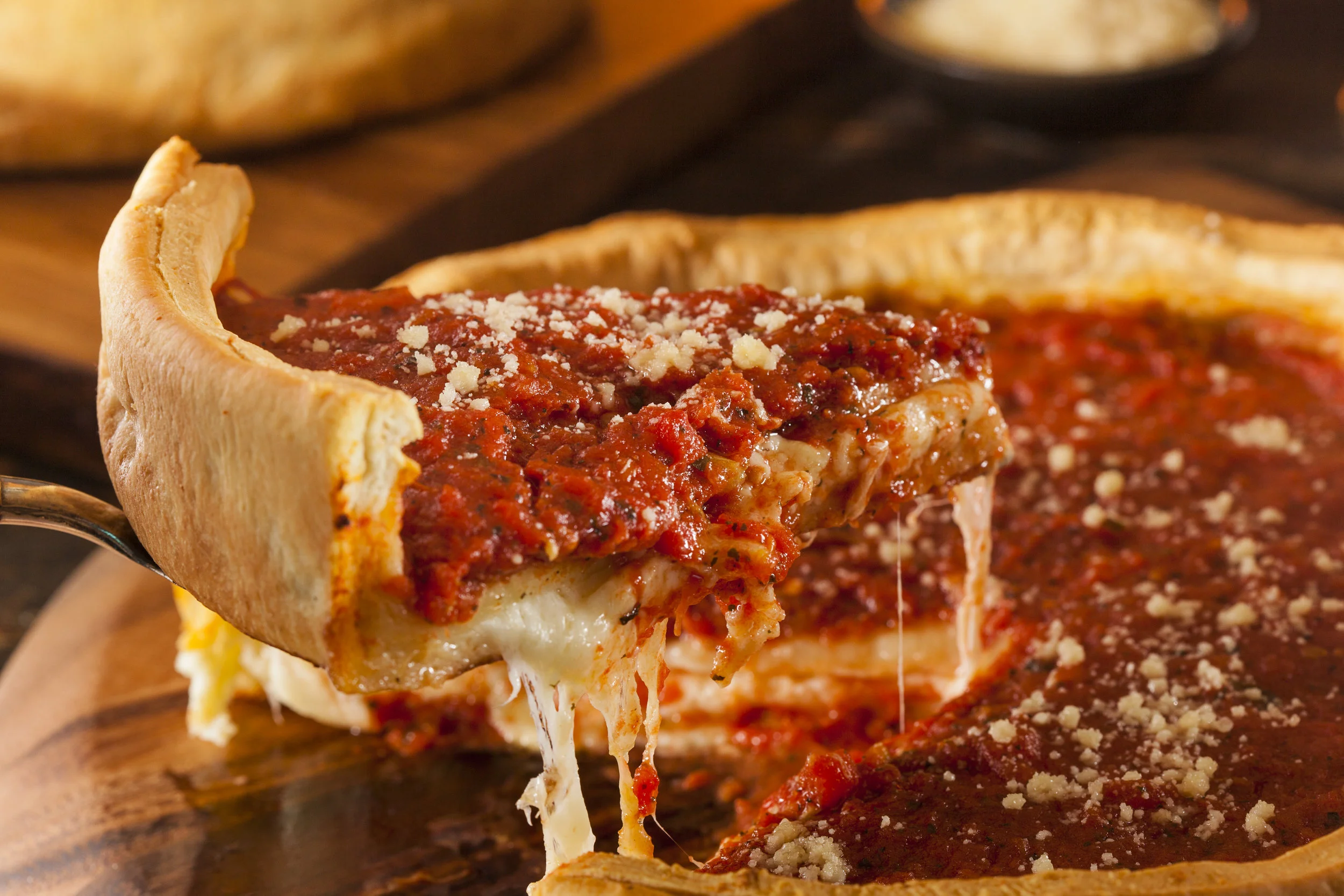 photodune-6746319-chicago-style-deep-dish-cheese-pizza-xxl.jpg
