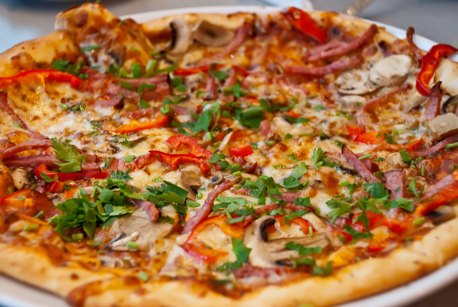 Пицца рецепт энди. "Пицца". Пицца с салатом. Пицца хот Шри Ланка. Пицца на овощной подушке рецепт.