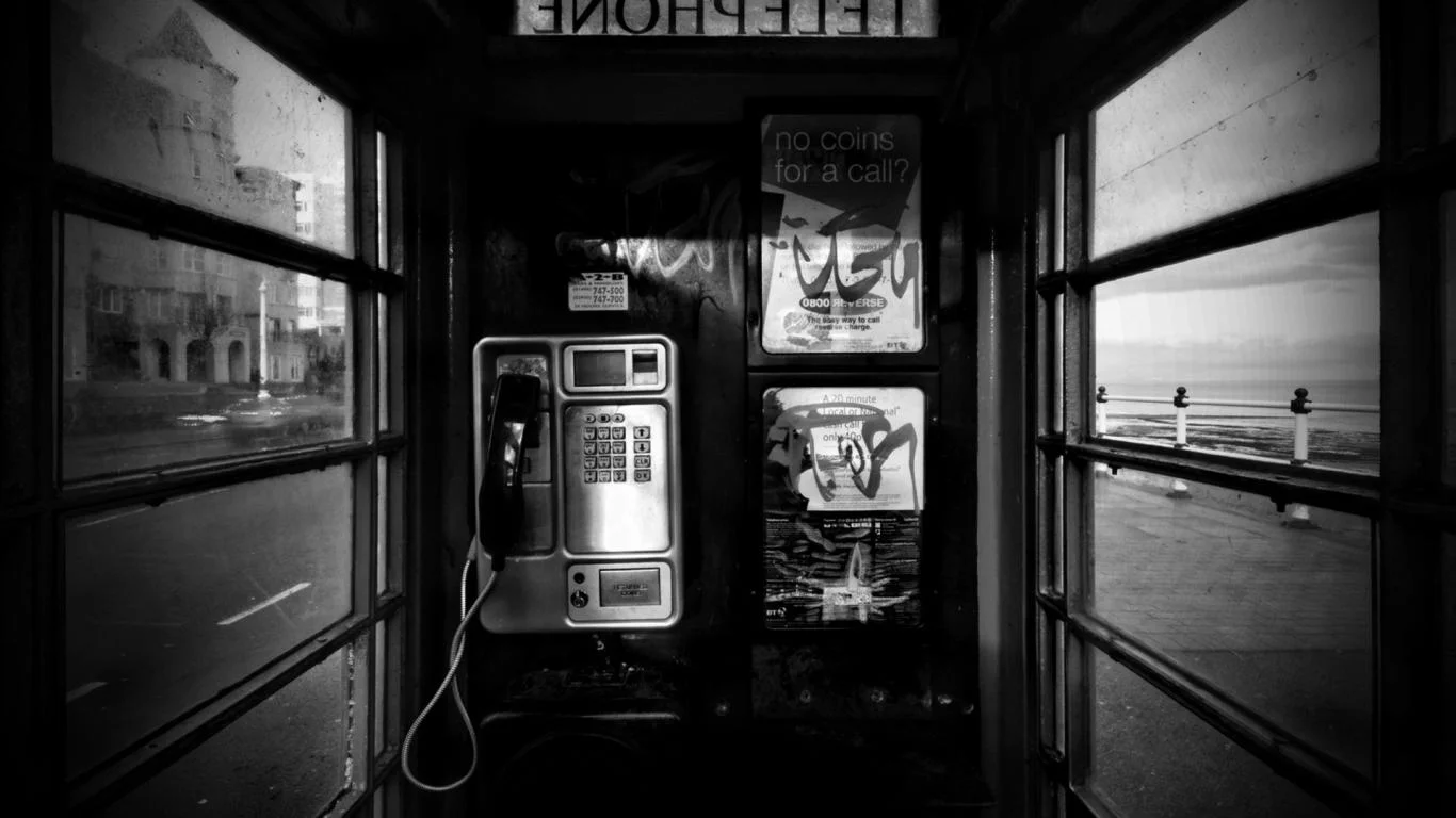 night-old-phone-booth-up-net-102635.jpg