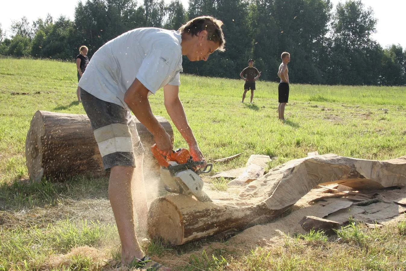 Medžio dirbtuvės, Vyatutas Viržbickas dirba Fotografas Arnas Anskaitis