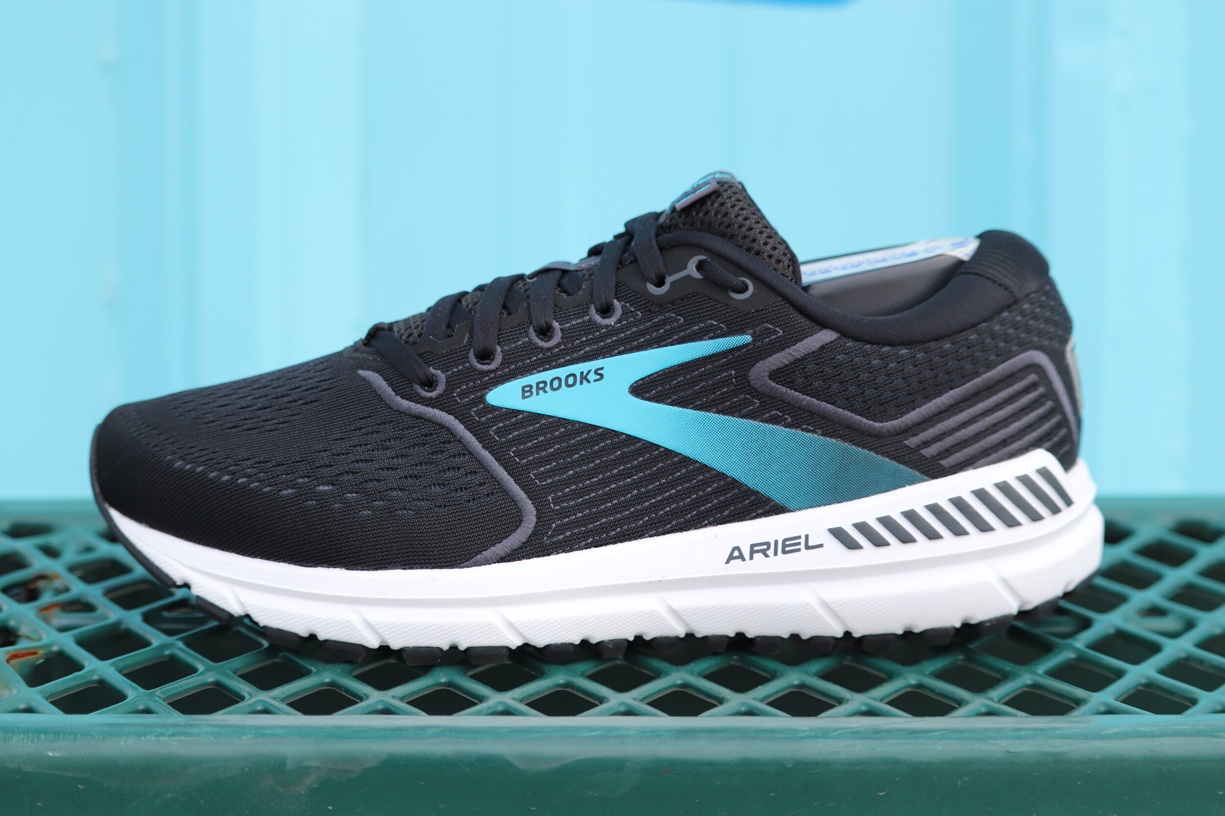 brooks ariel discount