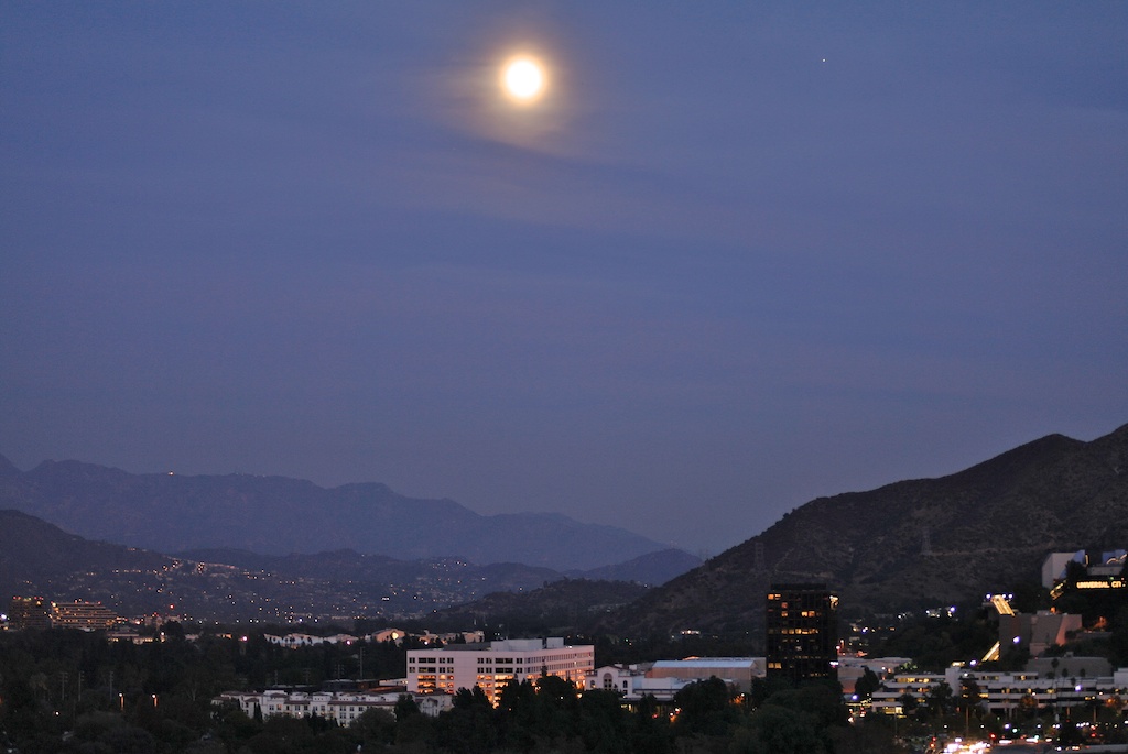 Cloudy_moon_2011-11-08_17-11-31_13©MaggieLynch2011.jpg